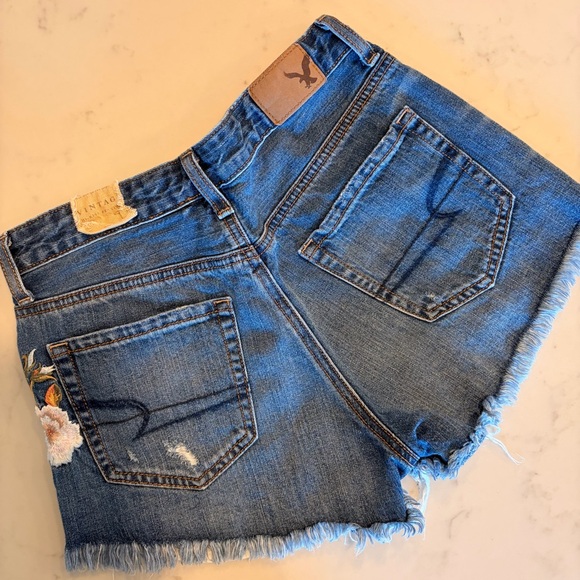 American Eagle Vintage Hi-Rise Festival Embroidered Denim Shorts 0 - Picture 2 of 4